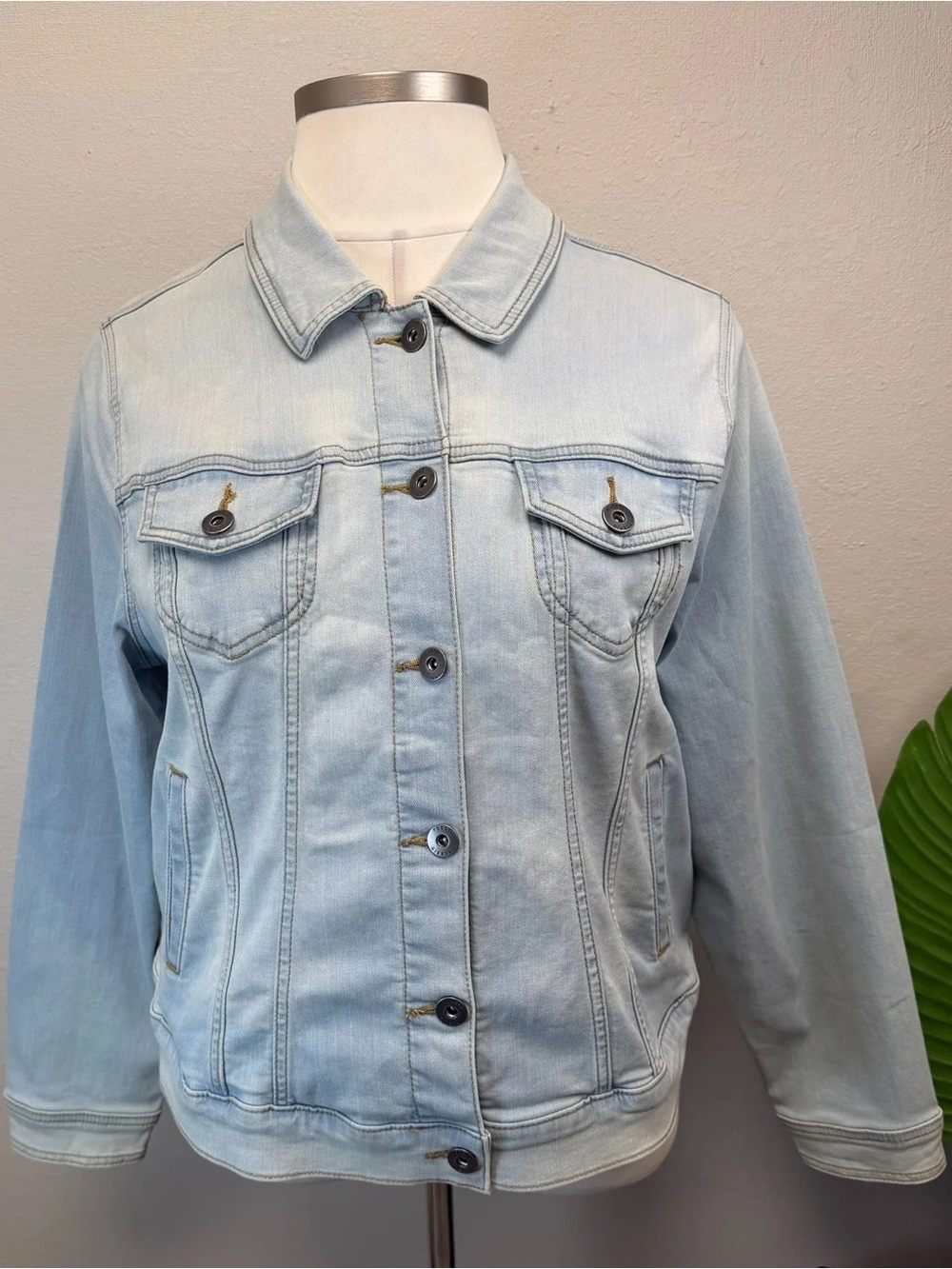Torrid Light Wash Denim Jacket - Size 18/20 (2)